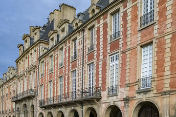 Wall Mural - Paris, the place des Vosges in the Marais, beautiful buildings with a public park 
