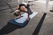 © Westend61 - Young sportswoman practicing crow yoga pose on exercise mat