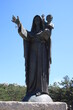 Madonna Skulptur mit Armbändern