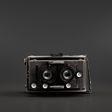 Stereoscopic Camera By Heinrich Ernemann. Vintage Photo Camera. 3d Rendering