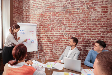 Canvas Print - Employees having meeting in office. Team work