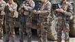 Groupe de soldats français de l’armée de terre, en treillis militaire et armés de fusils d’assaut (France)