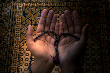 Hands of praying Muslim girl with tasbih on Praying mate background, Hands of Muslim woman praying with mosque Praying mate background