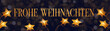 Frohe Weihnachten Feier Dekoration Urlaub Hintergrund Banner Panorama - Goldene Sternlichterkette hängt am dunklen Nachthimmel mit Bokeh Lichtern