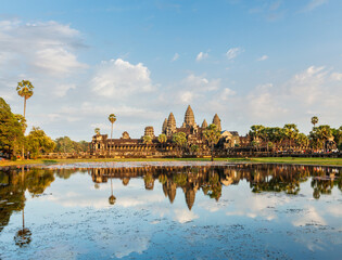 Fototapete - Cambodia landmark Angkor Wat with reflection in water