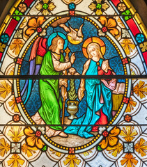 Fototapete - BIELLA, ITALY - JULY 15, 2022: The Annunciation in the stained glass of Duomo from 19. cent.