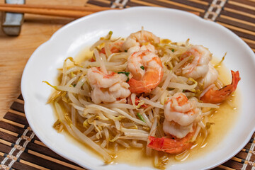 Wall Mural - Stir Fried Shrimp with Bean Sprouts in Oyster Sauce