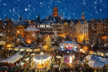 Wall Mural - Beautifully lit Christmas market in the Main City of Gdansk during a snowfall. Poland