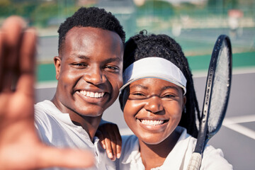 Poster - Fitness, tennis and couple on court selfie together for health, wellness and bond picture. Black couple, love and photograph smile on tennis court for training, workout and cardio exercise.