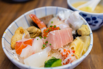 Canvas Print - Japanese sashimi rice bowl in restaurant