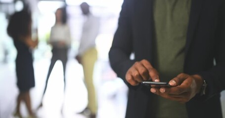 Aufkleber - Black man on smartphone, businessman working as social media manager in Atlanta office. Marketing company with wifi network, online application for reading email and digital ux for communication