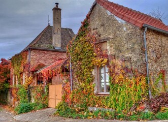 Wall Mural - Ancienne maison Bourguignonne en automne.