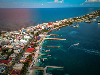 isla mujeres, atardecer, isla, isla en el caribe, lancha, mar, costa, drone, puerto, centro, mexico, edificios, ciudad costera, cielo, hora dorada