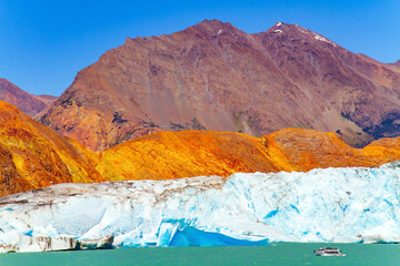 Canvas Print - Colorful mountains surround the lake