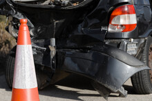 Autounfall Auffahrunfall Auto Steht An Unfallstelle Mit Verkehr Unfall Totalschaden
