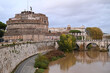 Pont et château Saint-Ange de Rome avec le fleuve Tibre