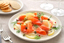 Smoked Salmon Salad With Sliced Onion ,lemon,dill And Capers. スモークサーモンサラダ　マリネ　カルパッチョ