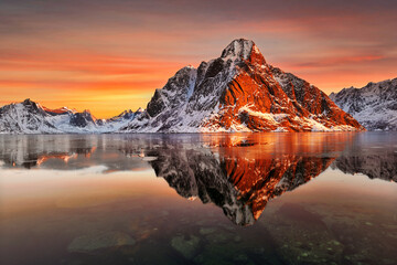 Wall Mural - beautiful sunrise in norway - lofotens