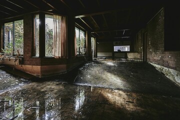 Canvas Print - Old, dirty, abandoned building interior. Dirty room with wet floor.