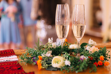 bridal bouquet and two glasses of champagne on the table closeup