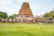 Ruinen von einem alten Tempel in Ayutthaya, der früheren Hauptstadt vom Königreich Siam und heutzutage dem UNESCO Weltkulturerbe zugehörig, in Thailand