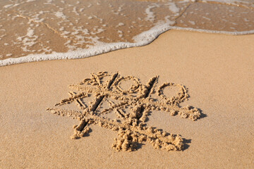 Canvas Print - Tic tac toe game drawn on sandy beach