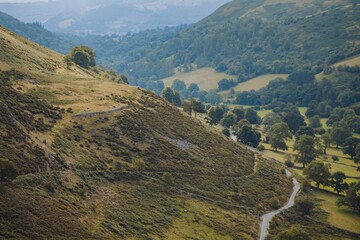 Canvas Print - Landscape view of the mountain ranges of Wales with lush trees in the background