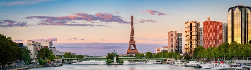 Canvas Print - Eiffel Tower in Paris at sunset. France