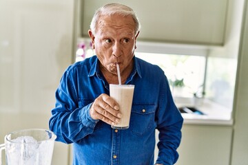 Poster - Senior man sucking smoothie at kitchen