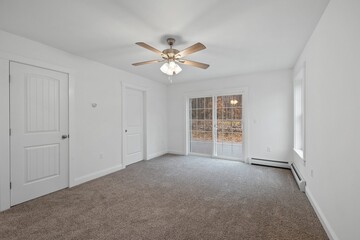 Canvas Print - Interior of an empty house for sale