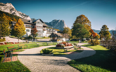 Aufkleber - Wonderful bright scene of Grundlsee lake in austrian Alps. Amazing nature landscape in sunny day. Great view on park and lake. Awesome summer scene. Grundlsee. Austria. Europe