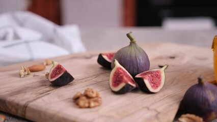 Canvas Print - Sliced fig fruiton a wooden cutting board board at domestic kitchen