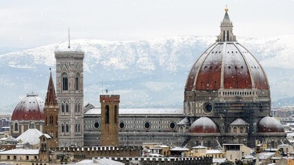 Wall Mural - The Cathedral of Santa Maria del Fiore (Duomo) and Giotto's Campanile (bell tower), in winter during a snowfall viewed from Michelangelo square. Florence, Tuscany, Italy