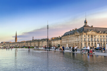Fototapete - Embankment in Bordeaux, France