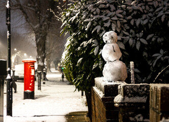 Poster - Snowy night in West London suburb at Christmas time