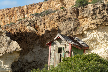 Kleines Haus in den Klippen