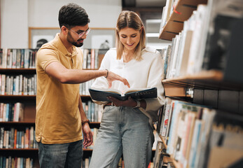 Aufkleber - Students, library and discussion for man, woman or book for knowledge, learning or information in university. Bookshelf, conversation and reading for college student, friends or education for success