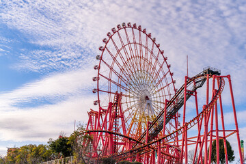 Wall Mural - 遊園地(アトラクション風景・観覧車) 
Amusement park (Attraction landscape/Ferris wheel) 
日本(夏)2022年撮影 
Japan (Summer) Taken in 2022
 九州・熊本県荒尾市(三井グリーンランド)
 Arao City, Kumamoto Prefecture, Kyushu (Mitsui Greenland)