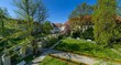 Der Hofgarten im Augsburger Domviertel, öffentliche Oase der Ruhe nahe der Fürstbischöflichen Reisdenz
