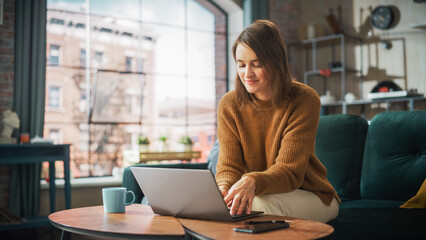 Aufkleber - Portrait of Smiling Young Woman Working from Home on Laptop Computer in Sunny Cozy Apartment. Successful Creative Girl Entrepreneur Does Remote for e-Business Project, Online Shopping
