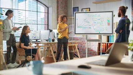Aufkleber - Excited Business Coach Making a Presentation for a Young Perspective Team in Creative Office Conference Room. Multiethnic Female Showing Slides on Screen. Project Plan Presentation