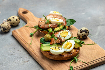 Canvas Print - open sanwich with wholemeal bread, egg, spinach, avocado, shrimps, Ketogenic breakfast. superfood concept. Healthy, clean eating. top view. place for text