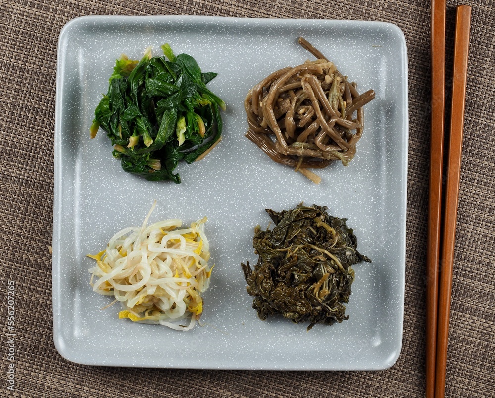 한국 전통음식, 고사리, 숙주나물, 시금치, 나물, 반찬 Stock Photo | Adobe Stock