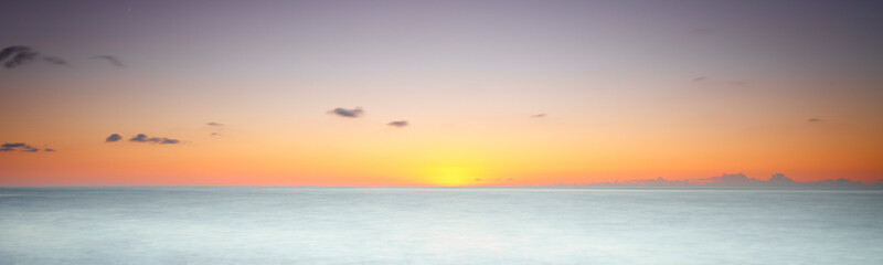 Wall Mural - beautiful sunset on the beach and sea - vintage filter