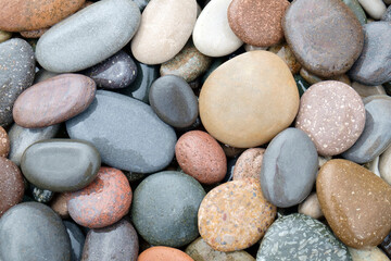 Aufkleber - Smooth round wet pebbles texture background. Pebble sea beach close-up