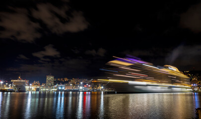 Wall Mural - GENOA, ITALY, NOVEMBER 20, 2022 - View of Genoa port by night, Italy