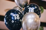 Fototapeta Łazienka - dmuchane balony na 18 urodziny