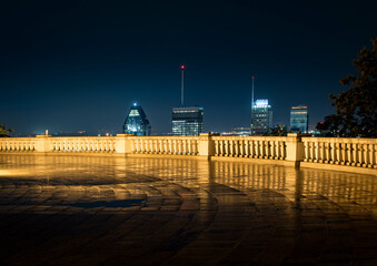 Wall Mural - View of downtown Montreal from the belvedere of Mount Royal. View of the Mont Royal lookout at night