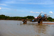 マッドマックスに出てきそうなカンボジア・トンレサップ湖のトラクター