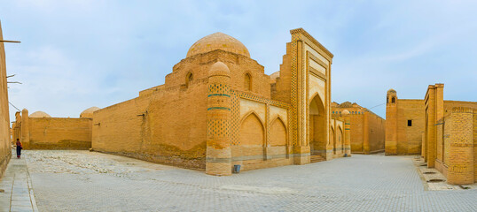 Canvas Print - Panorama of restored mosque in Itchan Kala, Khiva, Uzbekistan